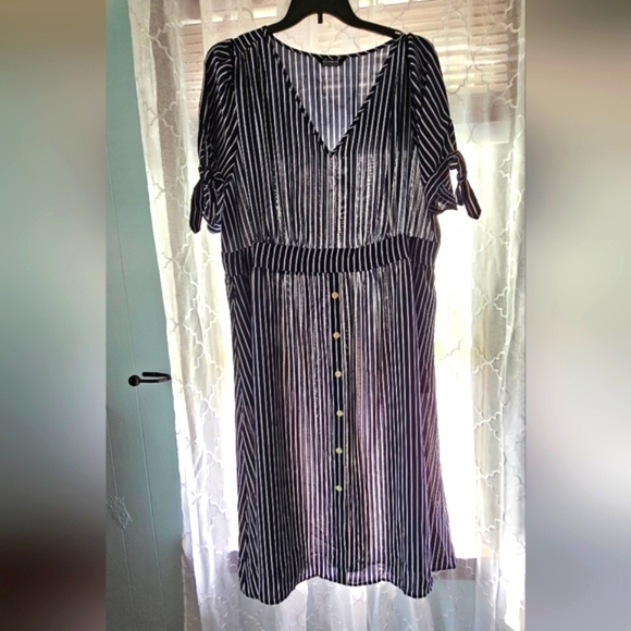 BloomChic Dresses & Skirts - BloomChic 22/24W Blue and White Striped Midi Dress